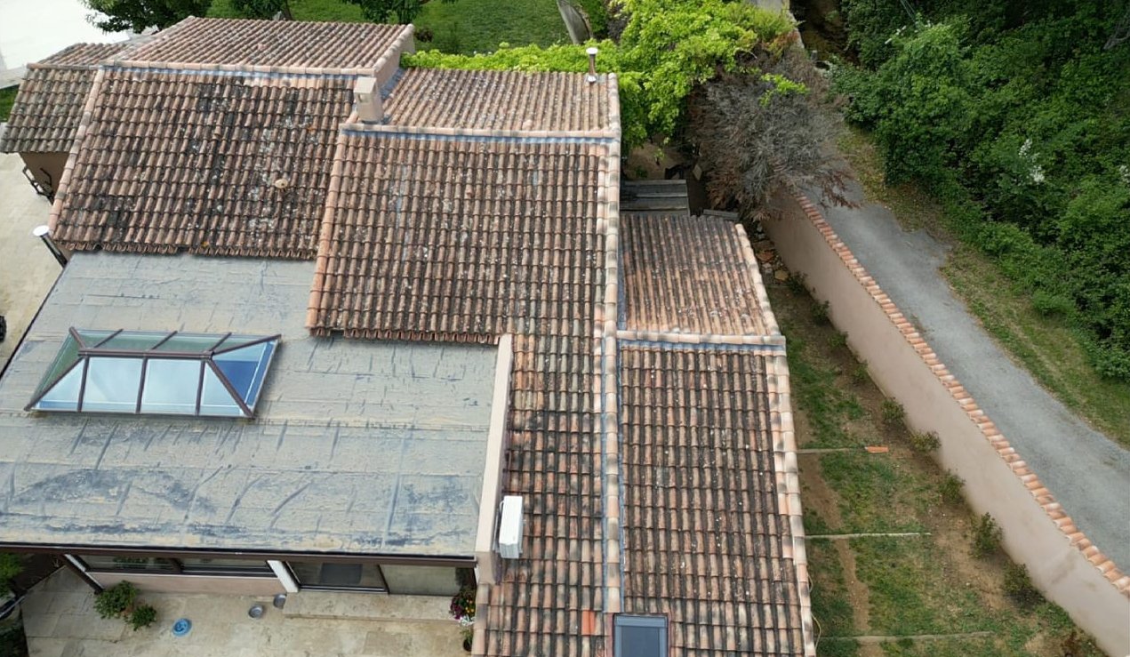 Avant / Après nettoyage toiture - Photo 2